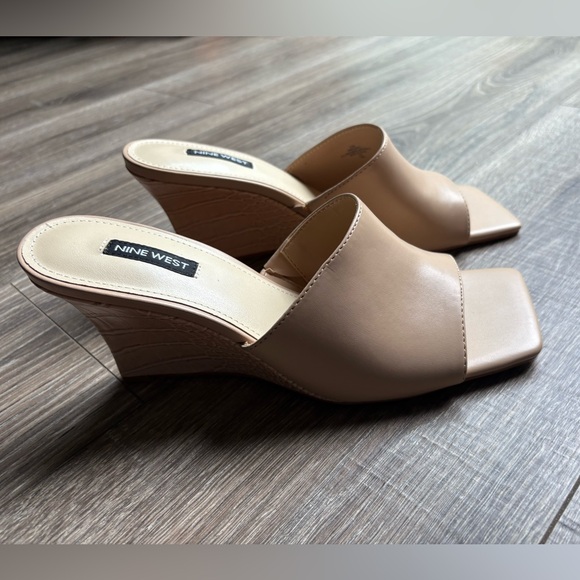 Nine West Beige Wedge Mules NWT size 9.5 - Picture 1 of 16